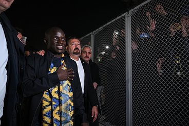 "N'Golo Kante, Fenerbahçe'nin Çağrısına Yanıt Verdi: İstanbul'da Coşkulu Karşılama"